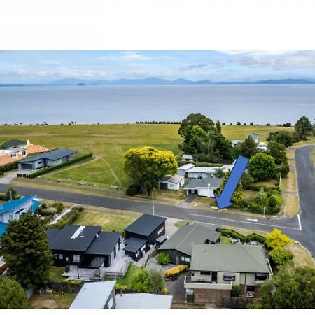 You Little Beauty - Wharewaka Beach Magic タウポ エクステリア 写真